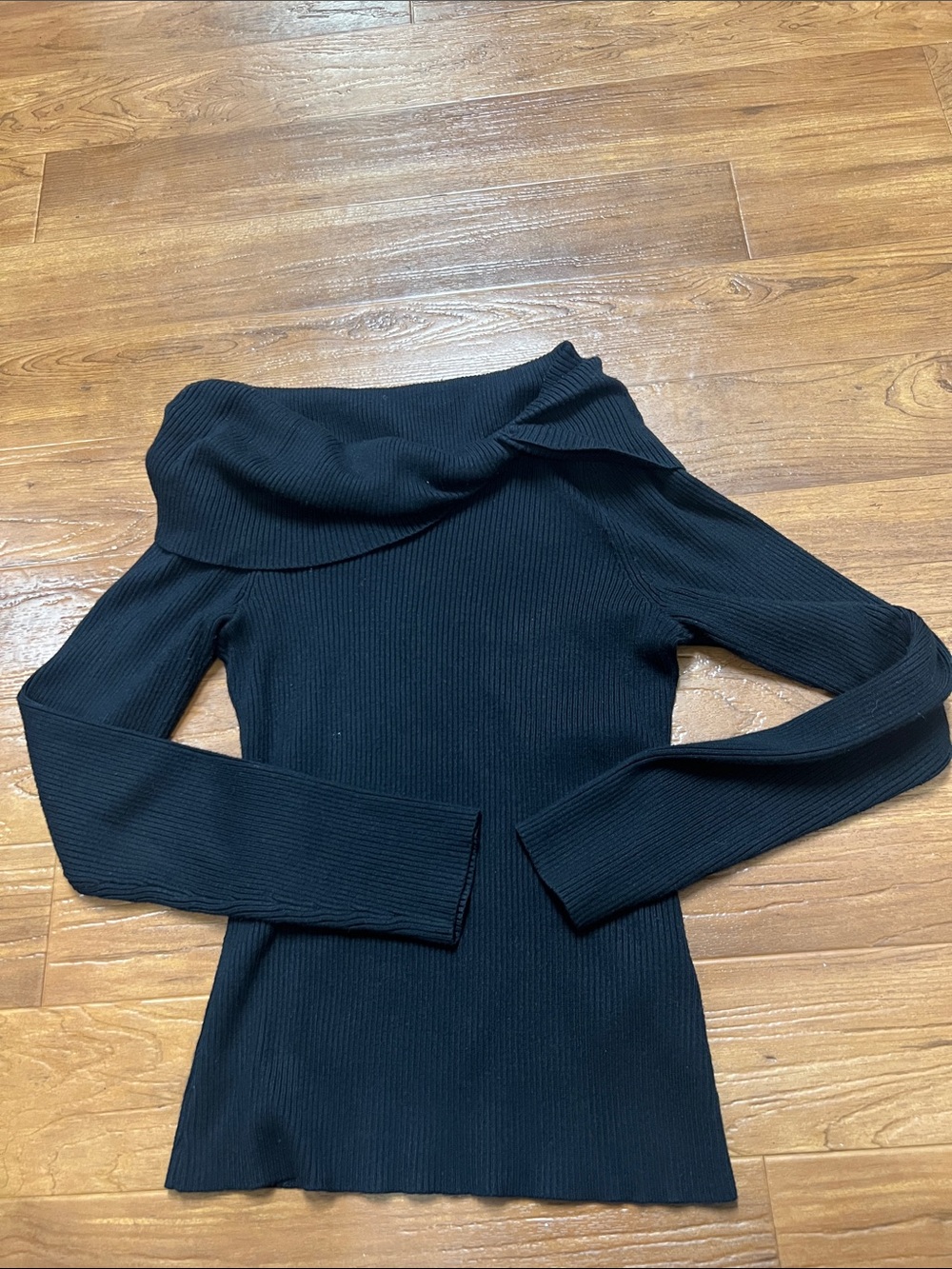 Abercrombie&Fitch off shoulder folded sweater